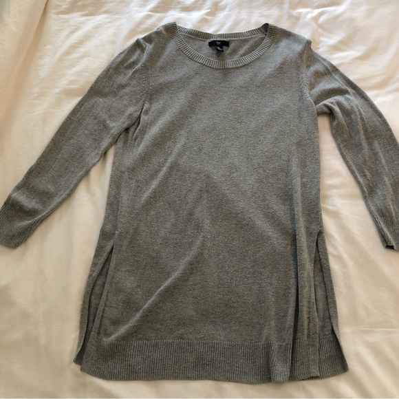 ⭐️2/$20⭐️ GAP gray lightweight sweater with side slit detail. size S - Picture 7 of 9